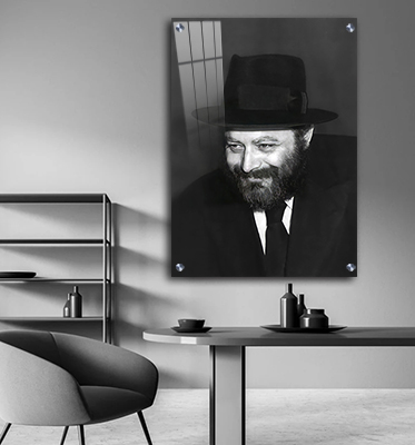 404 - תמונה של הרבי מליובאוויטש מחייך בצעירותו בשחור לבן