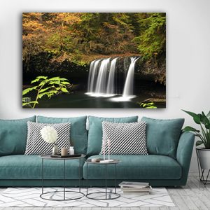 V-4 תמונת נוף של מפלים בזרימה בטבע להדפסה על קנבס או זכוכית