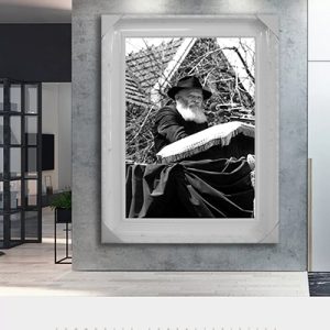 336 – תמונה של הרבי מליובאוויטש נואם בשחור לבן