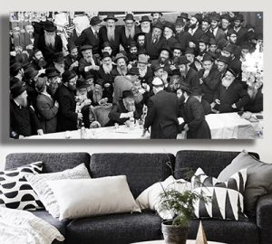 795 – תמונה של הרבי בהתוועדות שחור לבן