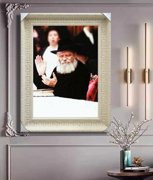 308 – תמונה של הרבי מוחא כפיים