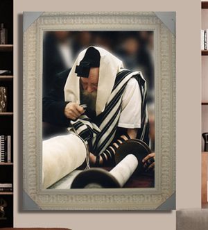 739 – תמונה של הרבי מליובאוויטש מניח תפילין