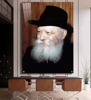 743 – תמונה של הרבי מחייך