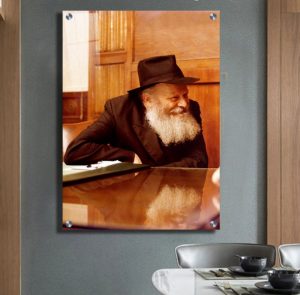 783 – תמונה של הרבי מחייך על קנבס או זכוכית