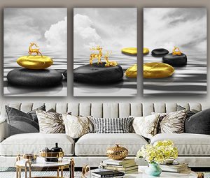 P-45 שלישיית תמונות מחולקות של נוף מודרני עם סלעים ואיילים בזהב