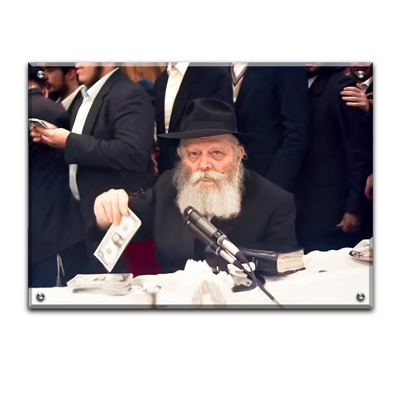 200 – תמונה של הרבי מליובאוויטש מחזיק שטר של דולר בהתוועדות להדפסה על קנבס או זכוכית