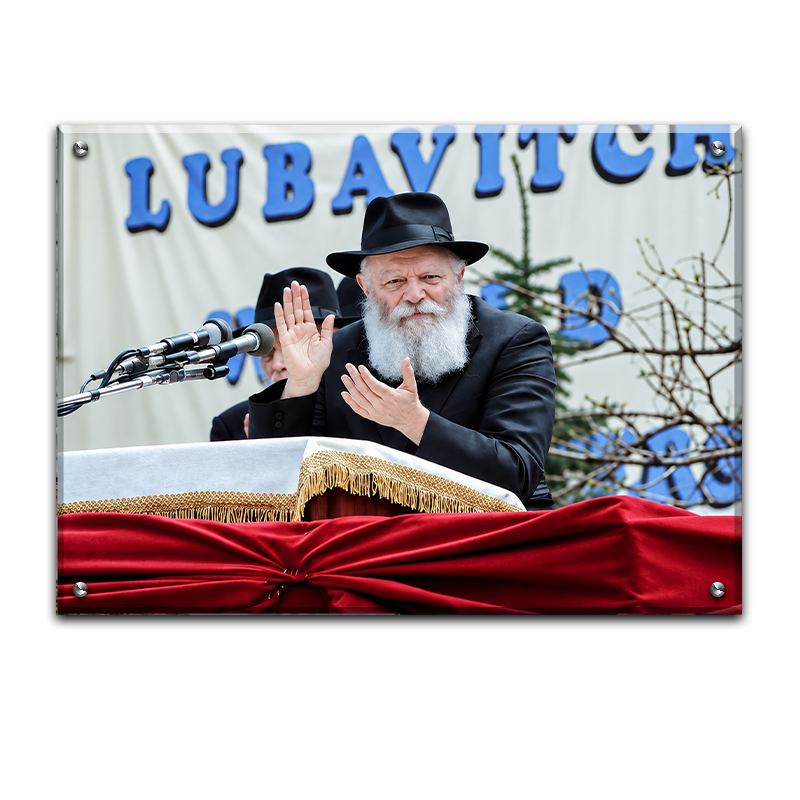 523 - תמונה של הרבי מליובאוויטש נואם ומוחא כפיים