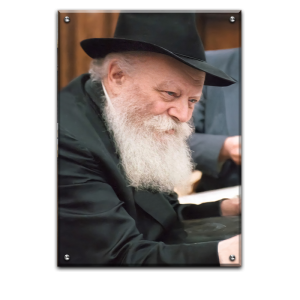 557 – תמונה של הרבי מליובאוויטש מחייך להדפסה על זכוכית או קנבס