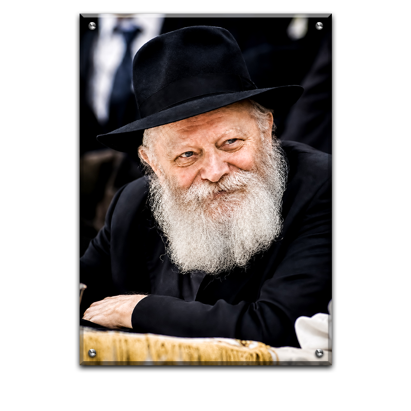194 - תמונת תקריב מיוחדת של הרבי מליובאוויטש מחייך