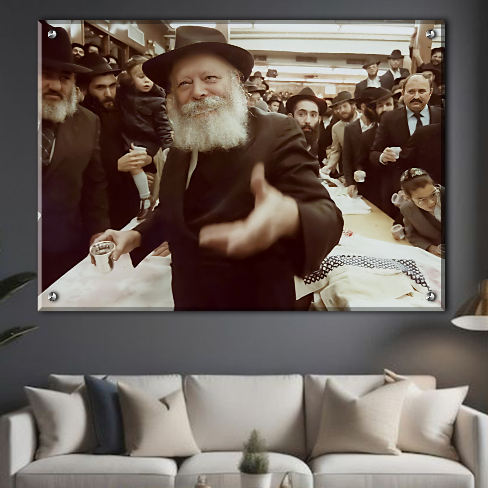 862 - תמונה של הרבי מליובאוויטש מחייך בהתוועדות להדפסה על קנבס או זכוכית