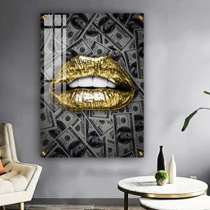 LF-87 תמונה של שפתיים על רקע שטרות על זכוכית או קנבס