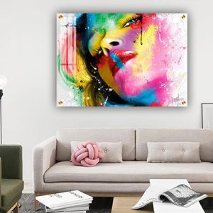 W-82 – ציור של אישה צבעונית להדפסה על קנבס או זכוכית מחוסמת