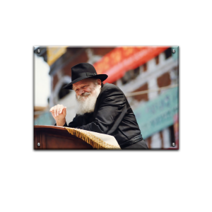 165 – תמונה של הרבי מליובאוויטש נשען על סטנדר בכנס